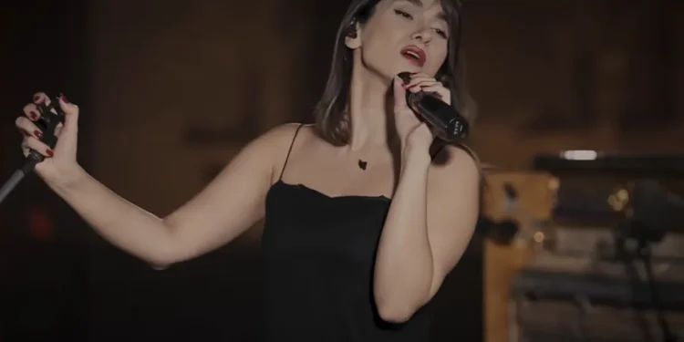 Irán condena a 74 latigazos a una cantante por emitir un concierto virtual sin velo