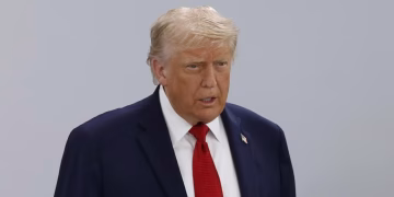 Trump advierte a Irán de que si no les gusta el pacto habrá más bombas "sobre sus cabezas"