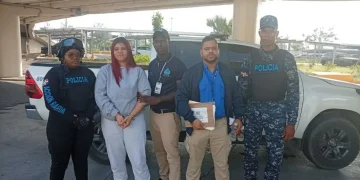 Interpol recibe mujer deportada de EE. UU. vinculada a caso de homicidio
