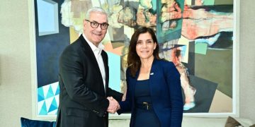 Gonzalo Castillo recibe visita de la embajadora de Estados Unidos en RD