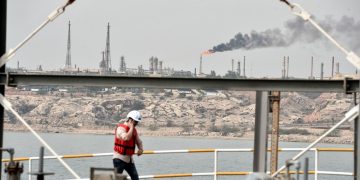 Trump promete arrebatarle a Irán su 'joya' petrolera