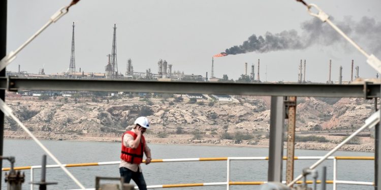Trump promete arrebatarle a Irán su 'joya' petrolera