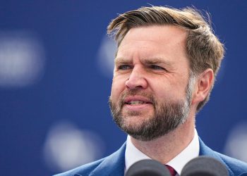 Vance: Quedan "muchos" detalles por esclarecer en el acuerdo con Irán, pero EE.UU. "tiene todas las cartas"