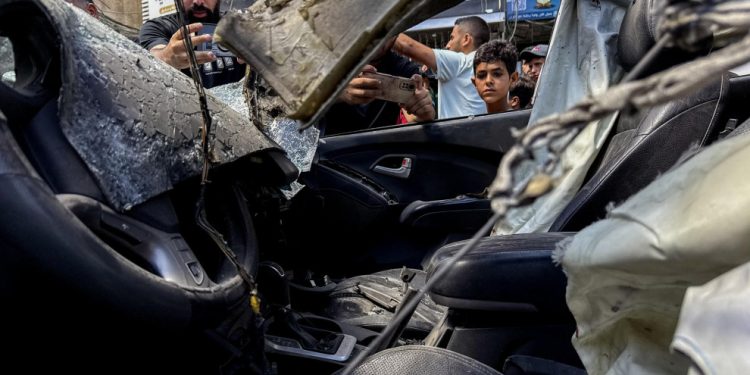 Otro bombardeo de Israel en el sur de Gaza mata a un paramédico del Ministerio de Sanidad