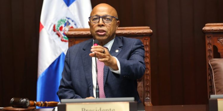 Presidente de la Cámara de Diputados aclara que no ha propuesto modificaciones a la cesantía en la reforma laboral
