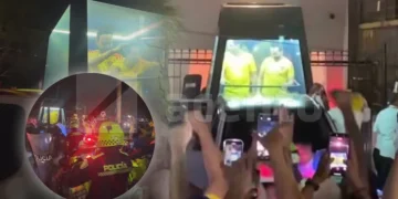 De la Espriella encabeza caravana en Barranquilla desde vehículo con cabina blindada