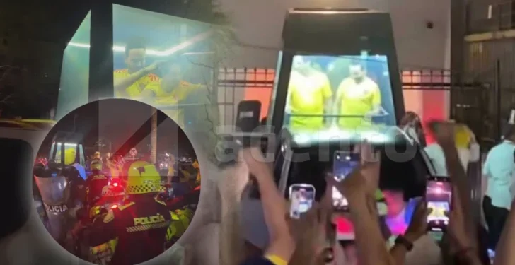 De la Espriella encabeza caravana en Barranquilla desde vehículo con cabina blindada