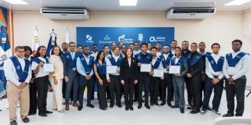 Carolina Mejía encabeza la quinta entrega de certificados a jóvenes de Cristo Rey y Villas Agrícolas