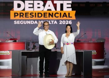 Fujimori y Sánchez se culpan de "caos" en Perú a una semana de segunda vuelta presidencial