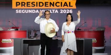 Fujimori y Sánchez se culpan de "caos" en Perú a una semana de segunda vuelta presidencial