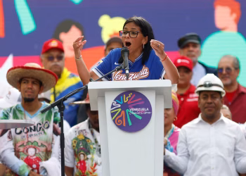 Delcy Rodríguez remueve de sus cargos en el Ejecutivo a un edecán de Maduro y a la hija menor de Hugo Chávez