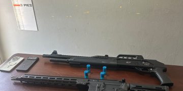 DINTEL y Policía Preventiva ocupan fusil, escopeta, pistola y municiones; dos hombres son detenidos durante operativo en Esperanza