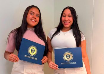 Orgullo dominicano: futuras médicas son reconocidas por excelencia académica en Nueva York