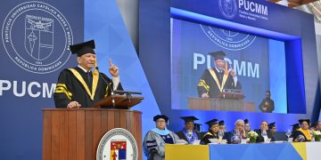 Doctor Leonardo Aguilera exhorta a 1,149 graduados de la PUCMM a ser visionarios y valorar la ética