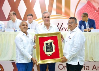 Presidente Abinader reafirma apoyo al sector harinero y reconoce el trabajo de los empresarios del pan