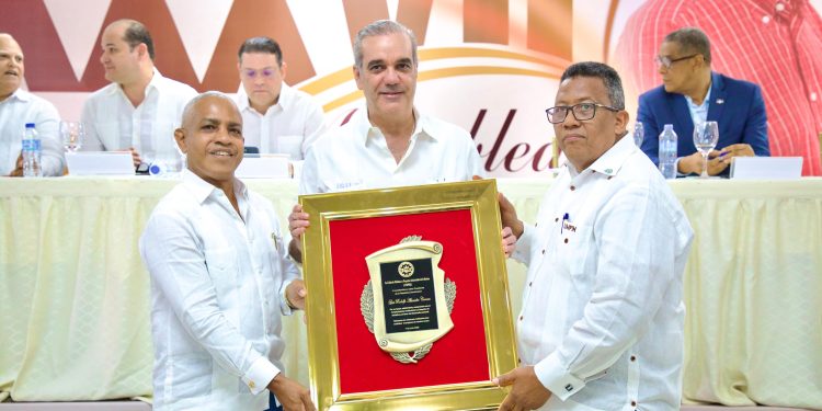 Presidente Abinader reafirma apoyo al sector harinero y reconoce el trabajo de los empresarios del pan
