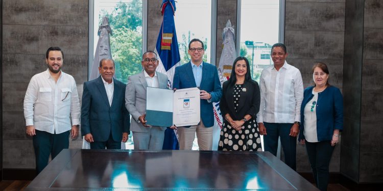 Departamento Aeroportuario recibe Sello CAF que reconoce transparencia en gestión