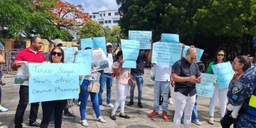 Pueblo de Tireo en Constanza protestan Frente al Palacio Nacional en reclamo de obras incumplidas