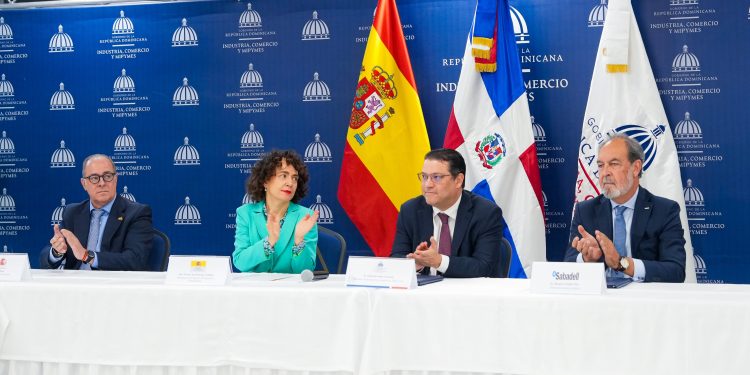 MICM y Banco Sabadell se unen para atraer inversión española y fortalecer exportaciones