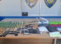 PN incauta armas de fuego y sustancias presuntamente ilícitas durante allanamiento en SPM
