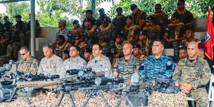 Ministerio de Defensa gradúa nuevos tiradores de alta precisión y operadores tácticos especializados