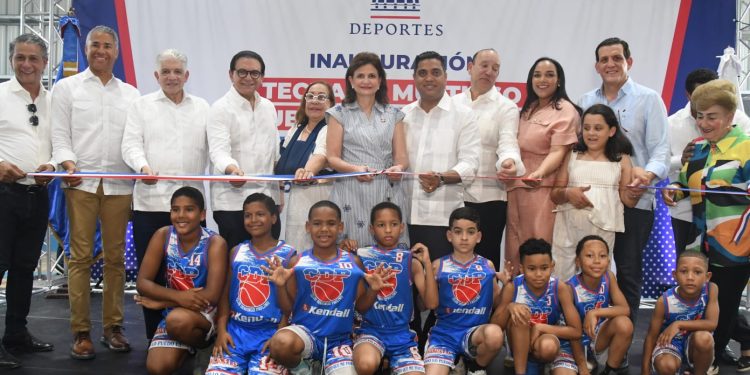 Vicepresidenta Raquel Peña entregó techado del CDP en Santiago junto al ministro Kelvin Cruz