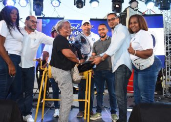 Madres participan en celebración organizada por vicealcalde Freilin Urbáez en San Luis