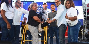 Madres participan en celebración organizada por vicealcalde Freilin Urbáez en San Luis