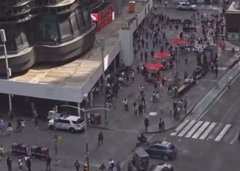 Un hombre generó pánico este jueves tras realizar varios disparos en Times Square