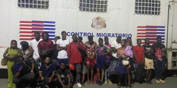 DGM detiene a dos empleados por tráfico irregular de haitianos en vehículos oficiales
