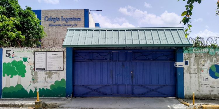 Padres de estudiantes del Colegio Ingenium reclaman respuesta del Ministerio de Educación tras cierre inesperado