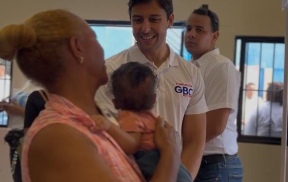 Raymond Rodríguez y Fundación GBC llevan salud, esperanza y ayuda social a más de 350 familias de El Manguito