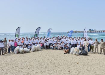 United Petroleum realiza jornada de limpieza en Playa Gringo de Haina por el Día Mundial de los Océanos