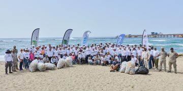 United Petroleum realiza jornada de limpieza en Playa Gringo de Haina por el Día Mundial de los Océanos