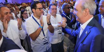 Presidente Abinader llama a cuidar al PRM con “humildad, unidad y determinación”