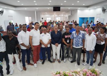 Rolfi Rojas lleva 200 techos nuevos a Capotillo y devuelve dignidad a familias vulnerables