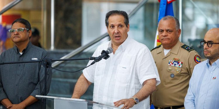 Salud Pública mantiene contacto con médicos dominicanos en Venezuela y coordina apoyo para quienes deseen regresar al país