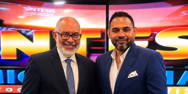 Persio Maldonado y líder político analizan retos y futuro de la comunicación en República Dominicana