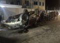 Yipeta conducida presuntamente por menor se vuelca y embiste a varios vehículos en Santiago