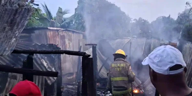 Incendio destruye vivienda en Sabana Grande de Boyá