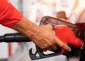 Gobierno congela precios de combustibles esenciales