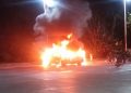 Vehículo se incendia en estación de combustible de Barahona