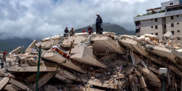 Venezuela enfrenta horas decisivas para encontrar sobrevivientes entre los escombros tras los terremotos
