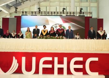 UFHEC gradúa a 2,185 profesionales en su 48.ª investidura; Raquel Peña resalta aporte educativo