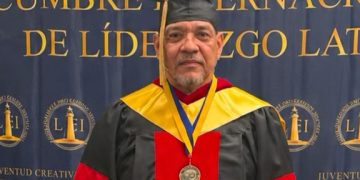 Director de la Defensa Pública recibe máximas distinciones académicas en EE. UU.