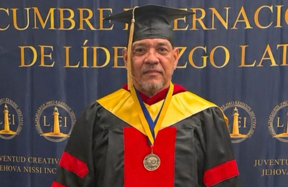 Director de la Defensa Pública recibe máximas distinciones académicas en EE. UU.