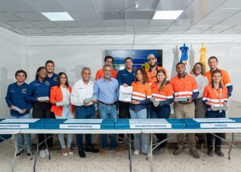 Barrick Pueblo Viejo fortalece formación práctica de estudiantes de Geología de UTECO con donación técnica especializada