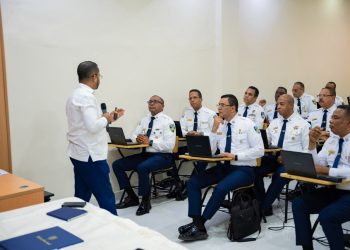 Policía Nacional y el ITLA inician capacitación sobre inteligencia artificial y firman acuerdo para fortalecer transformación tecnológica