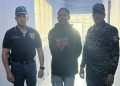 Ante búsqueda policial, se entrega joven buscado por presunto robo de motocicleta en San Juan de la Maguana