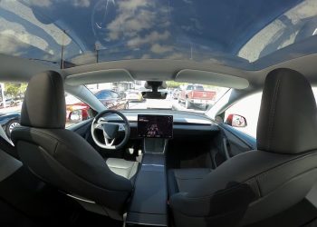 Tesla cubre toda una ciudad con sus robotaxis que se manejan solos